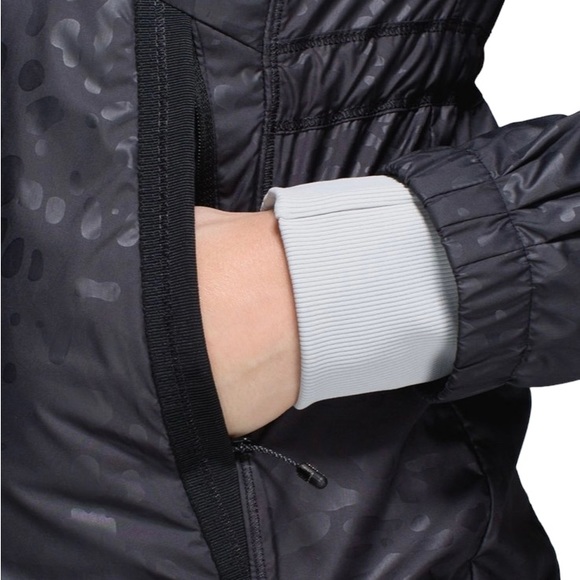 RARE:Lululemon Spring Fling Puffy Windbreaker Animal Swirl Embossed Black Size 4 - Picture 4 of 14